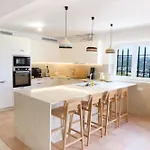 Lovely Luxury With Garden And Private Pool Semesterbostad
