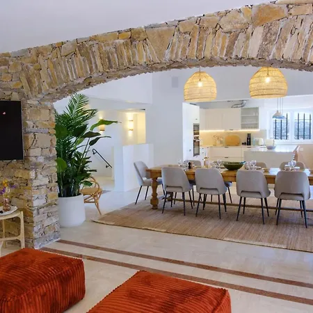 Hébergement de vacances Lovely Luxury With Garden And Private Pool *