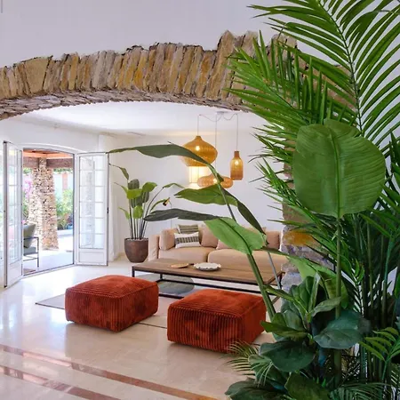 Lovely Luxury With Garden And Private Pool Hébergement de vacances